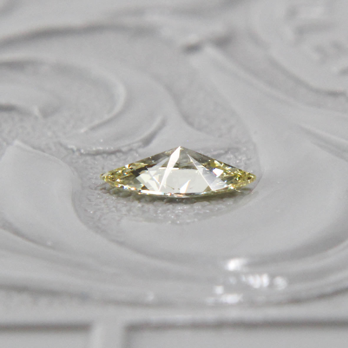 ダイヤモンド 0.20ct マーキスカット 6.3mm×2.9mm×1.8mm【MJ2917】