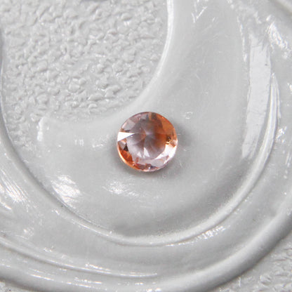バイカラーサファイア 0.08ct ラウンドカット 2.5mm×2.5mm×1.4mm【MJ2989】