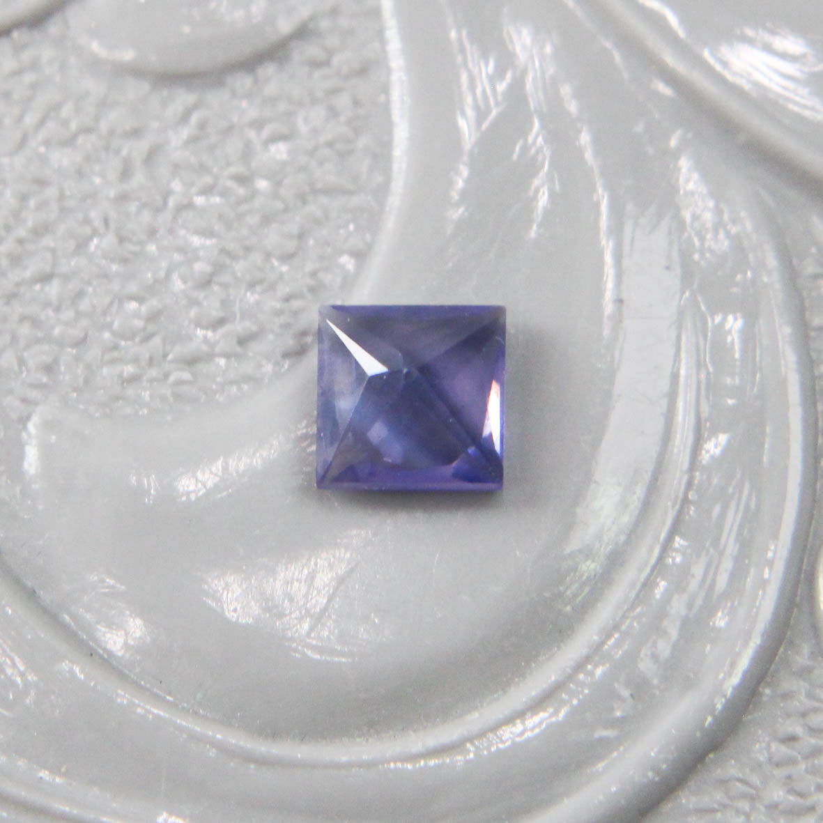 バイカラーサファイア 0.15ct スクエアカット 2.8mm×2.8mm×1.7mm【MJ2992】