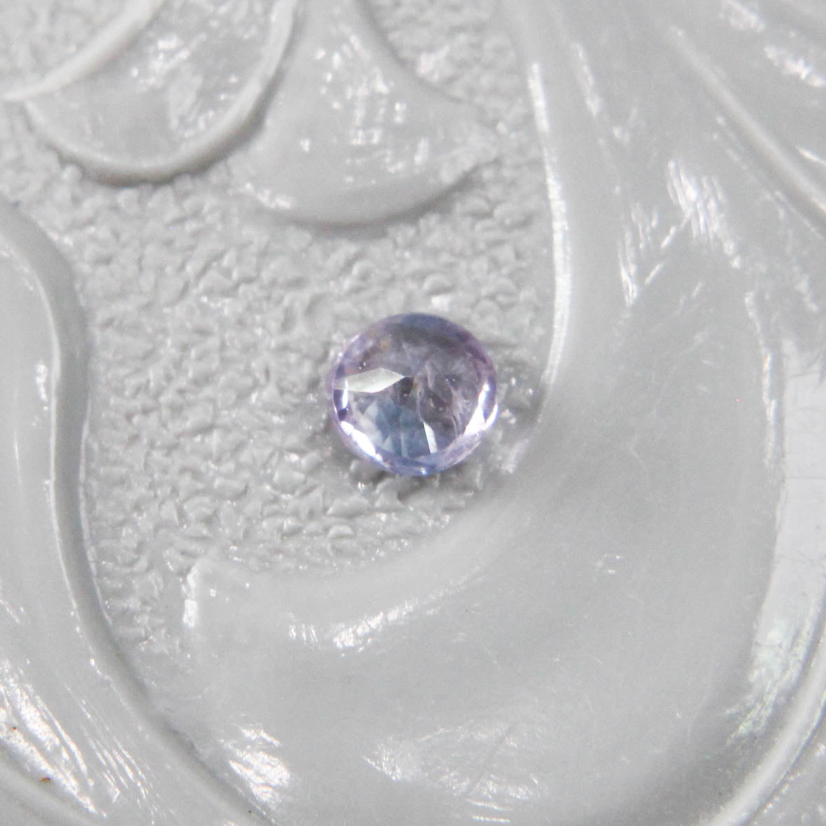 バイカラーサファイア 0.09ct ラウンドカット 2.6mm×2.6mm×1.7mm【MJ2993】