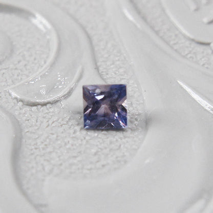 バイカラーサファイア 0.12ct スクエアカット 2.7mm×2.7mm×1.4mm【MJ2987】