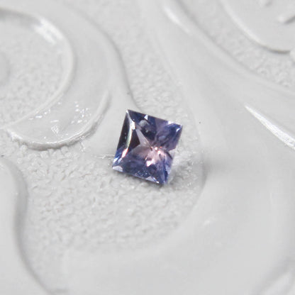 バイカラーサファイア 0.12ct スクエアカット 2.7mm×2.7mm×1.4mm【MJ2987】