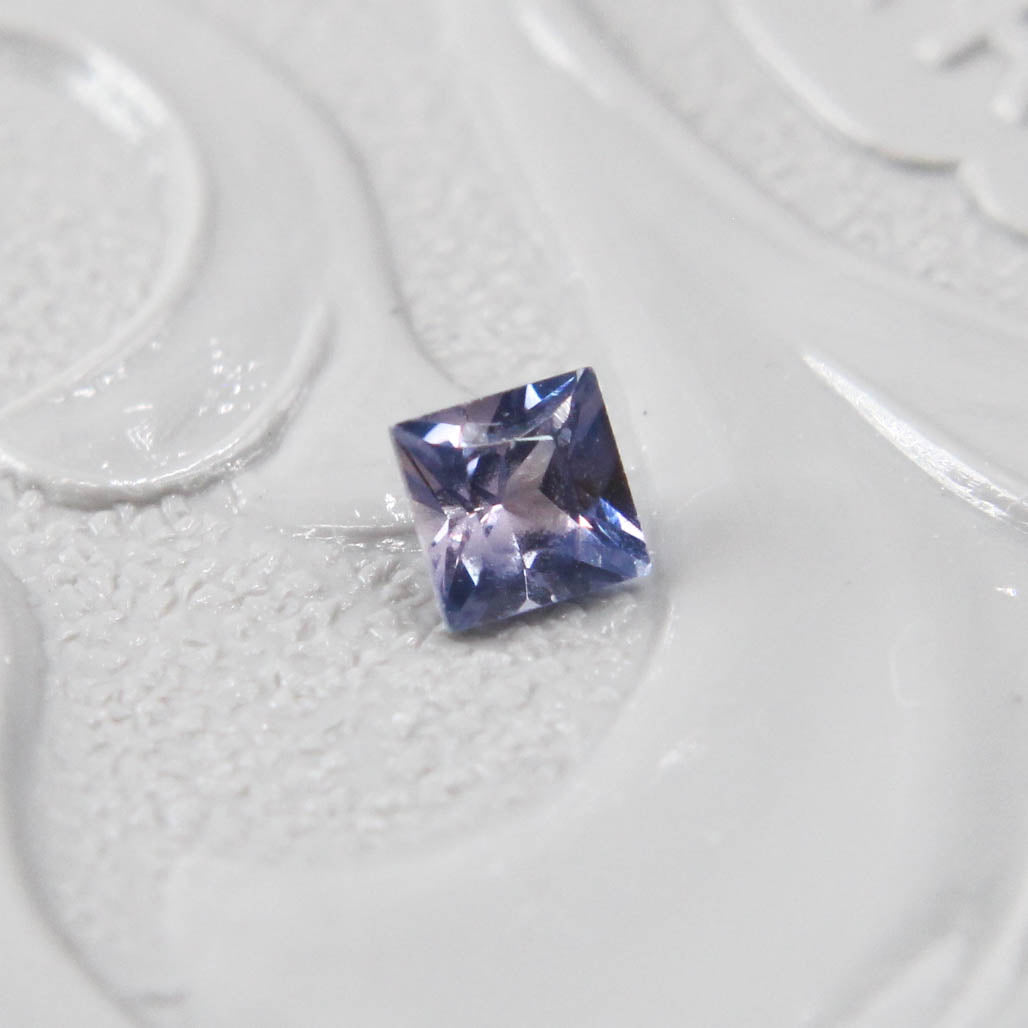バイカラーサファイア 0.12ct スクエアカット 2.7mm×2.7mm×1.4mm【MJ2987】