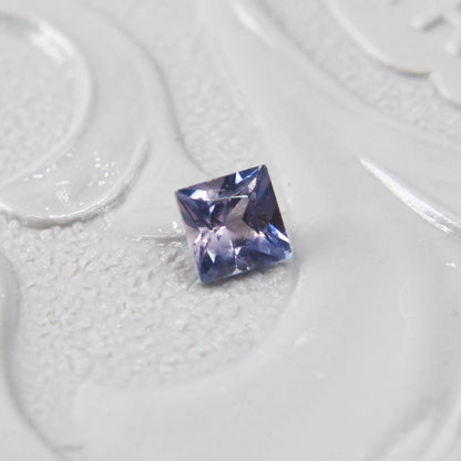 バイカラーサファイア 0.12ct スクエアカット 2.7mm×2.7mm×1.4mm【MJ2987】