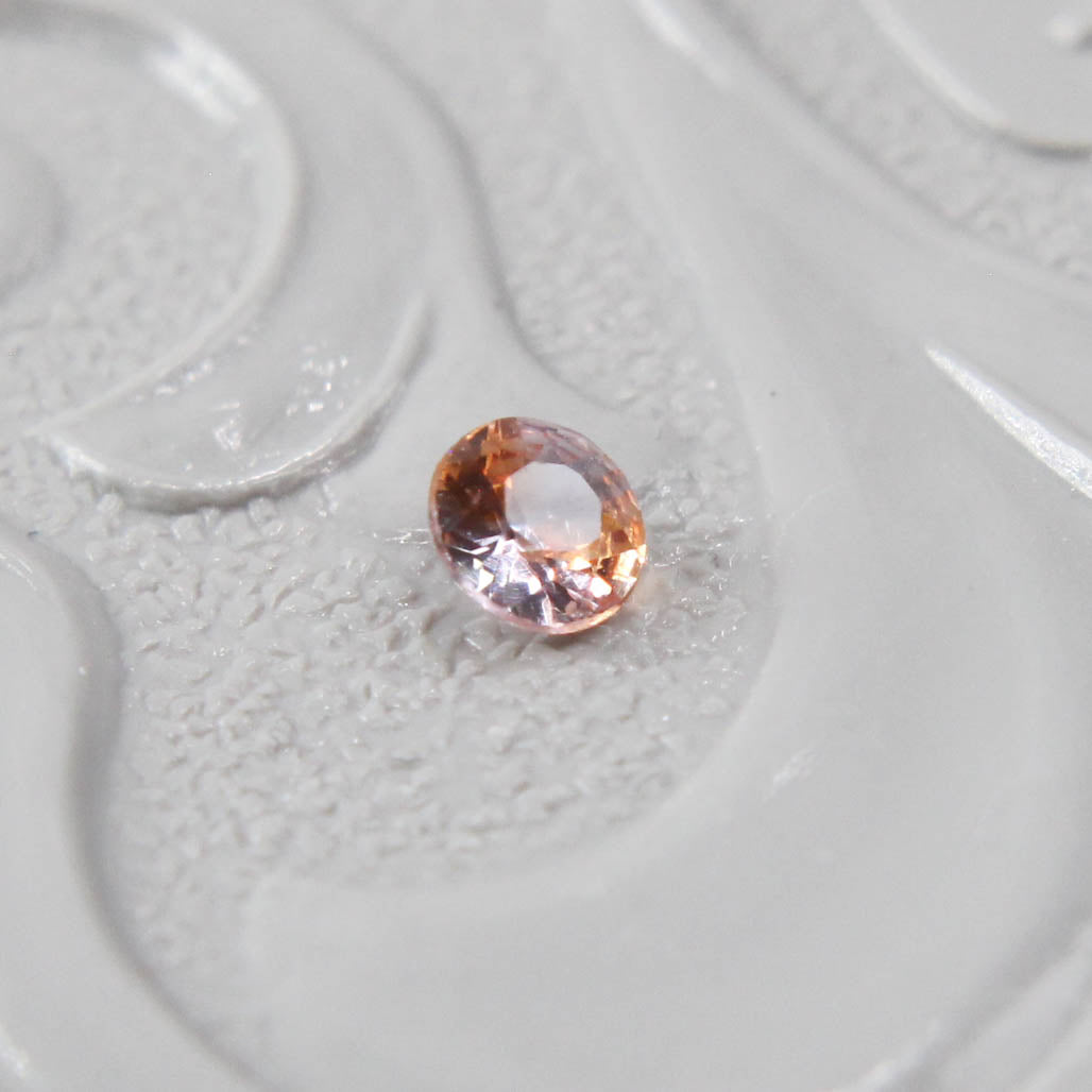 バイカラーサファイア 0.08ct ラウンドカット 2.5mm×2.5mm×1.4mm【MJ2989】