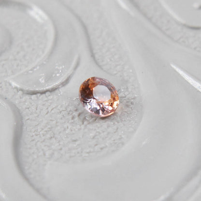 バイカラーサファイア 0.08ct ラウンドカット 2.5mm×2.5mm×1.4mm【MJ2989】