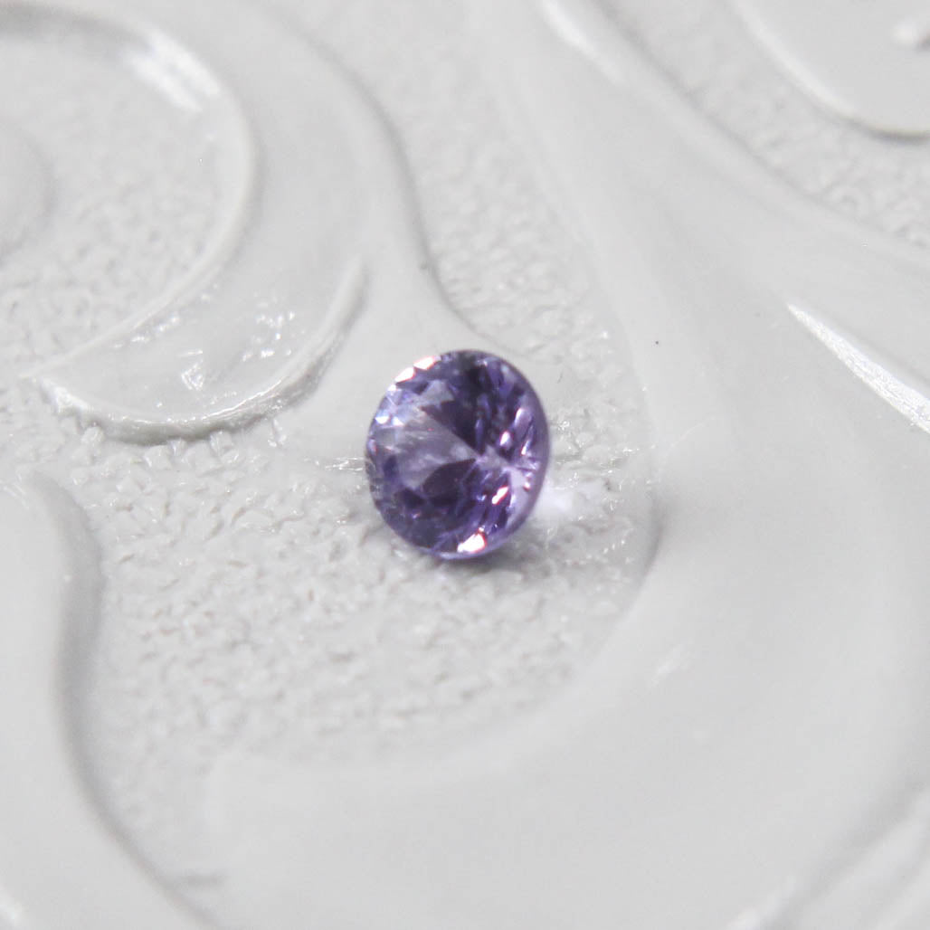 サファイア 0.12ct ラウンドカット 2.7mm×2.7mm×1.9mm【MJ2990】