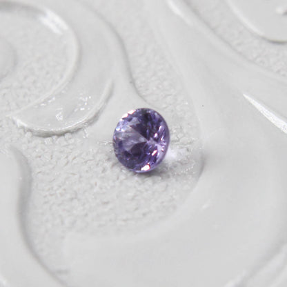 サファイア 0.12ct ラウンドカット 2.7mm×2.7mm×1.9mm【MJ2990】