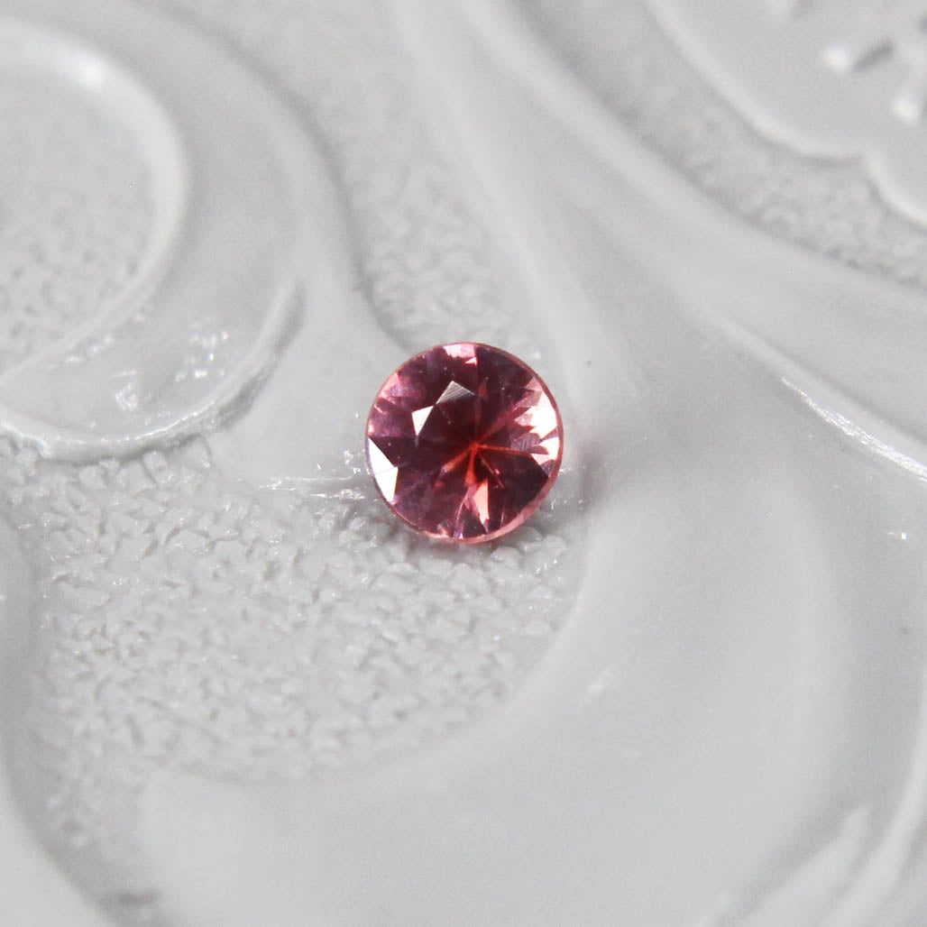 バイカラーサファイア 0.08ct ラウンドカット 2.6mm×2.6mm×1.6mm【MJ2991】