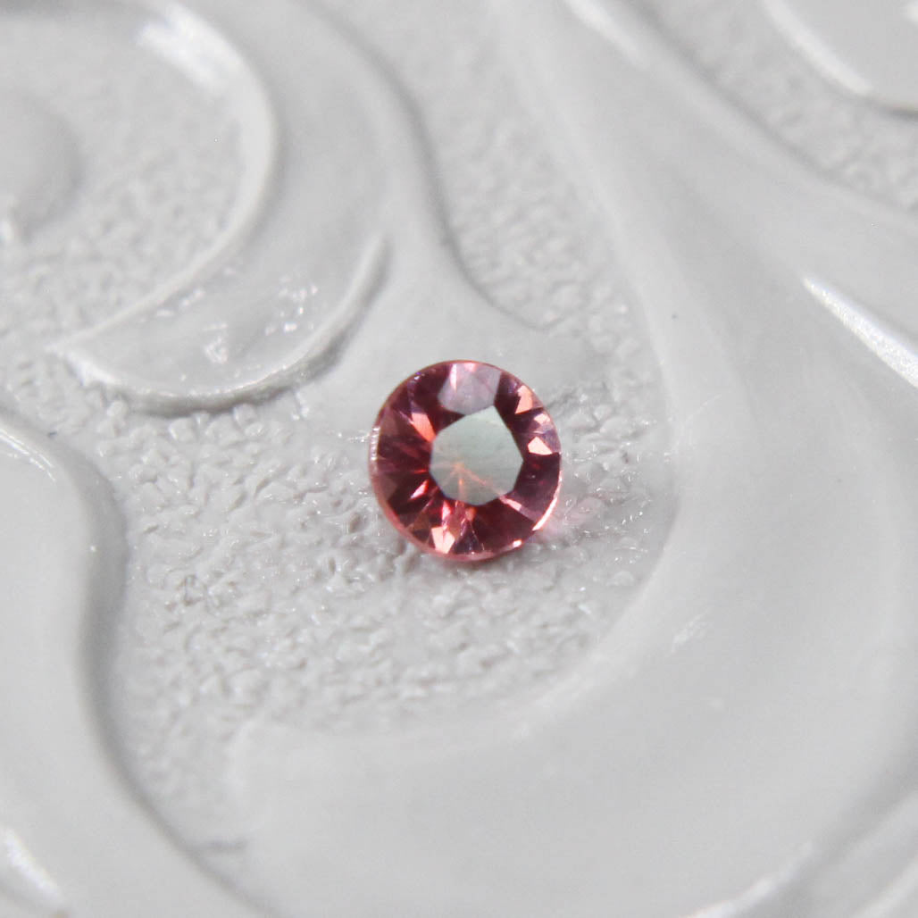 バイカラーサファイア 0.08ct ラウンドカット 2.6mm×2.6mm×1.6mm【MJ2991】
