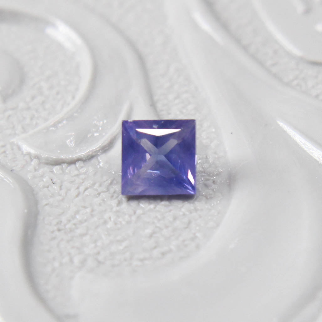 バイカラーサファイア 0.15ct スクエアカット 2.8mm×2.8mm×1.7mm【MJ2992】