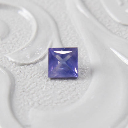 バイカラーサファイア 0.15ct スクエアカット 2.8mm×2.8mm×1.7mm【MJ2992】
