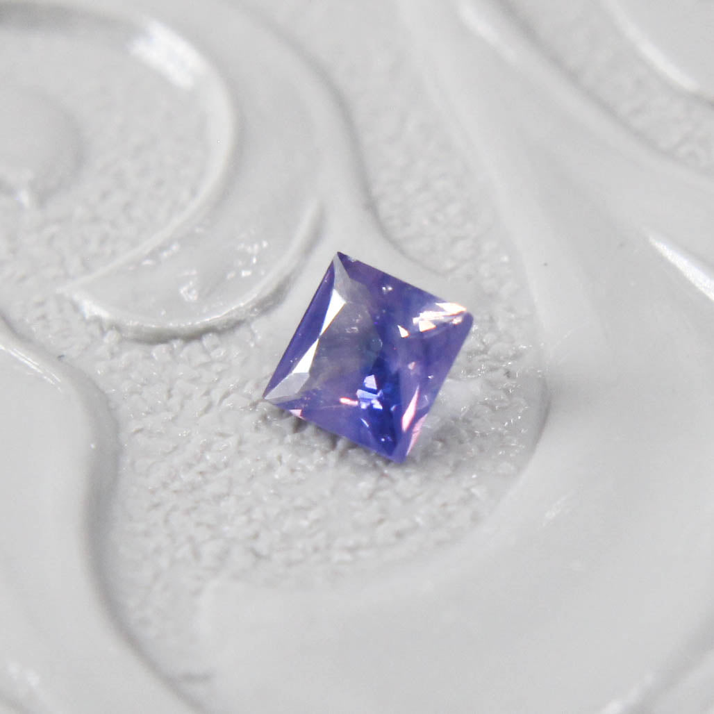 バイカラーサファイア 0.15ct スクエアカット 2.8mm×2.8mm×1.7mm【MJ2992】