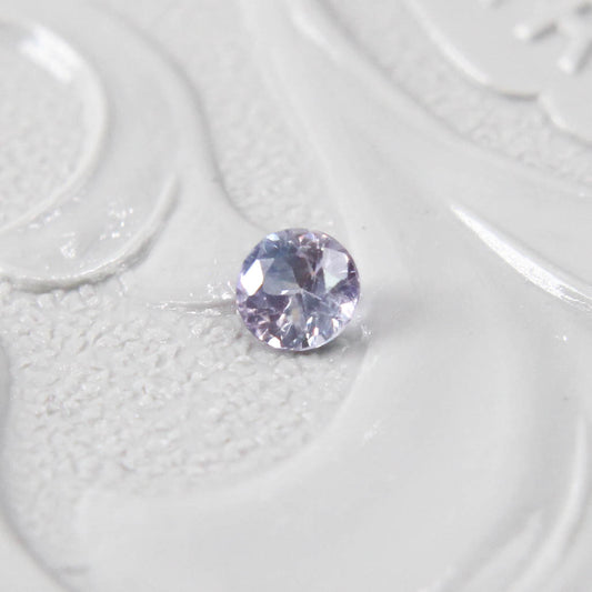 バイカラーサファイア 0.09ct ラウンドカット 2.6mm×2.6mm×1.7mm【MJ2993】