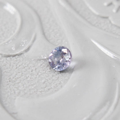 バイカラーサファイア 0.09ct ラウンドカット 2.6mm×2.6mm×1.7mm【MJ2993】