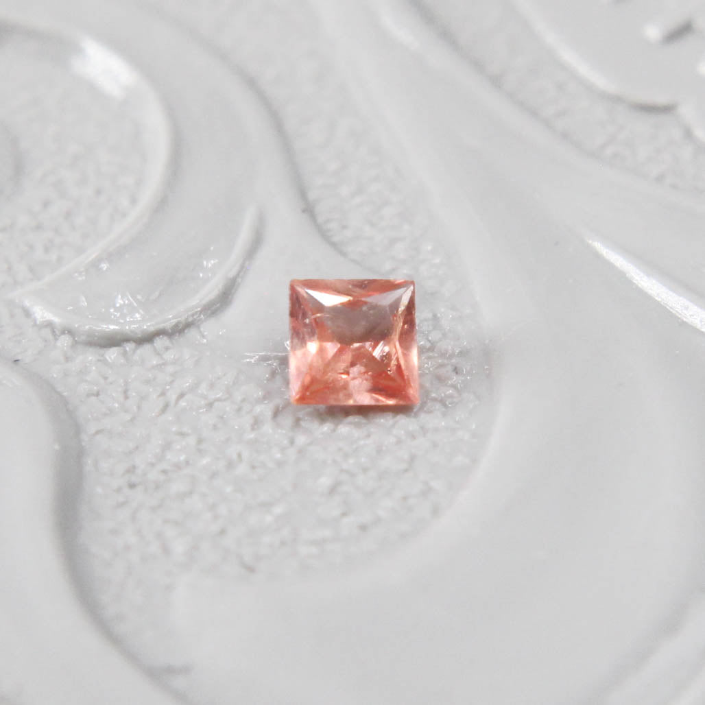 サファイア 0.06ct スクエアカット 2.3mm×2.2mm×1.2mm【MJ2994】