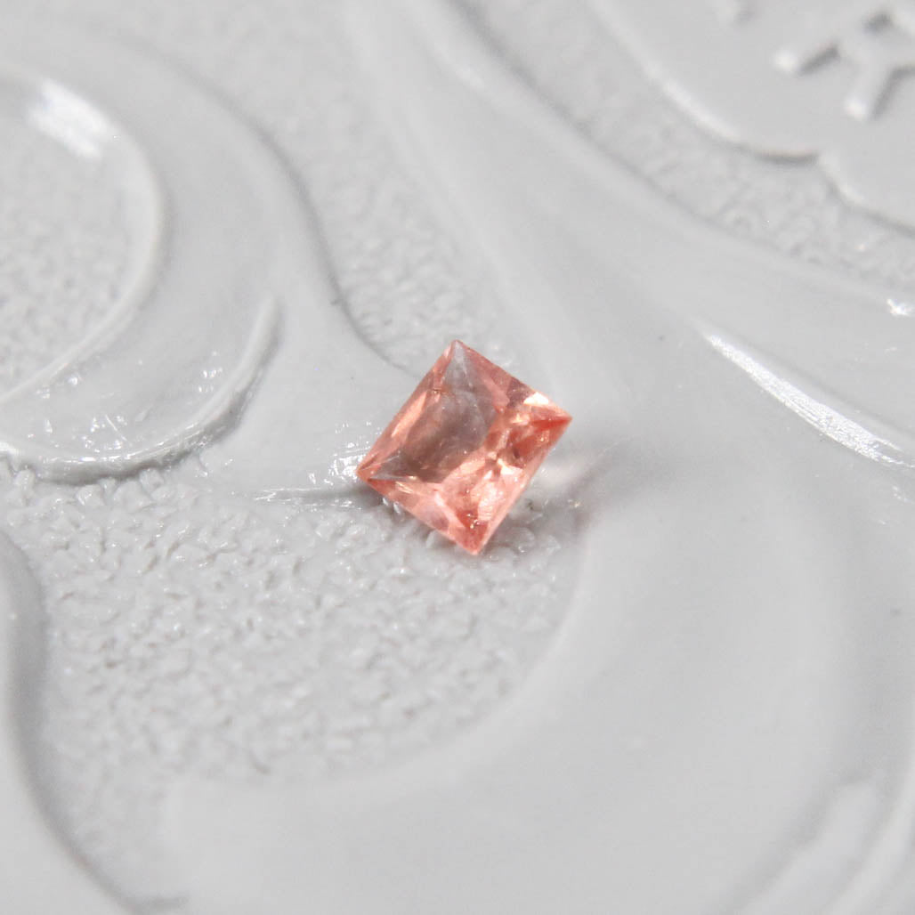 サファイア 0.06ct スクエアカット 2.3mm×2.2mm×1.2mm【MJ2994】