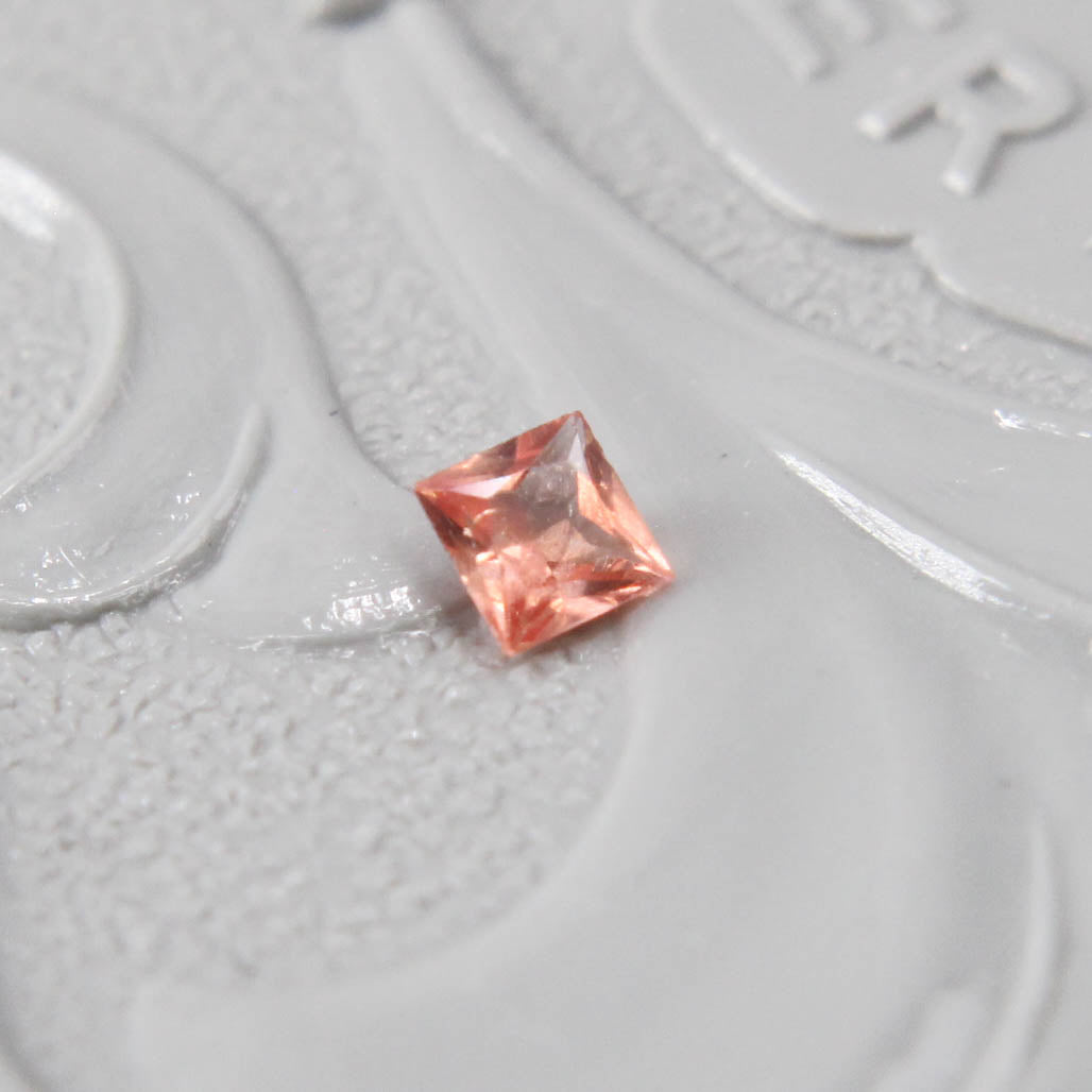 サファイア 0.06ct スクエアカット 2.3mm×2.2mm×1.2mm【MJ2994】