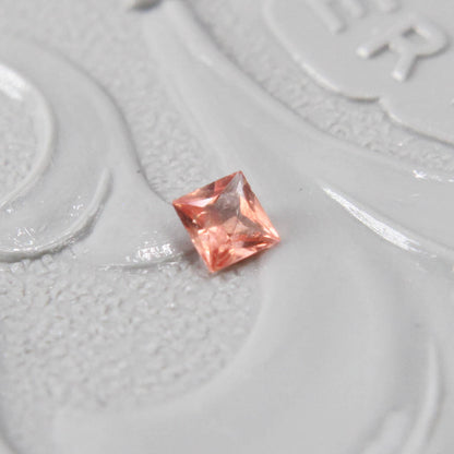 サファイア 0.06ct スクエアカット 2.3mm×2.2mm×1.2mm【MJ2994】