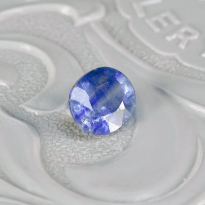 バイカラーサファイア 0.67ct オーバルカット 5.8mm×4.8mm×2.7mm【MJ3114】