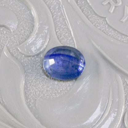 バイカラーサファイア 0.67ct オーバルカット 5.8mm×4.8mm×2.7mm【MJ3114】