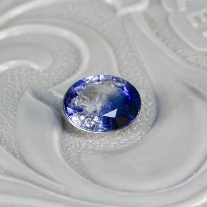 バイカラーサファイア 0.71ct オーバルカット 6.0mm×4.8mm×2.6mm【MJ3115】