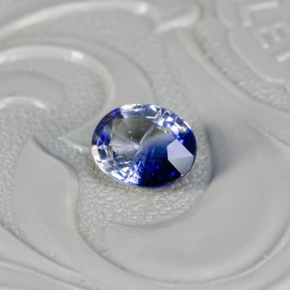 バイカラーサファイア 0.71ct オーバルカット 6.0mm×4.8mm×2.6mm【MJ3115】
