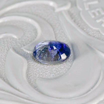 バイカラーサファイア 0.71ct オーバルカット 6.0mm×4.8mm×2.6mm【MJ3115】