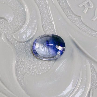 バイカラーサファイア 0.71ct オーバルカット 6.0mm×4.8mm×2.6mm【MJ3115】