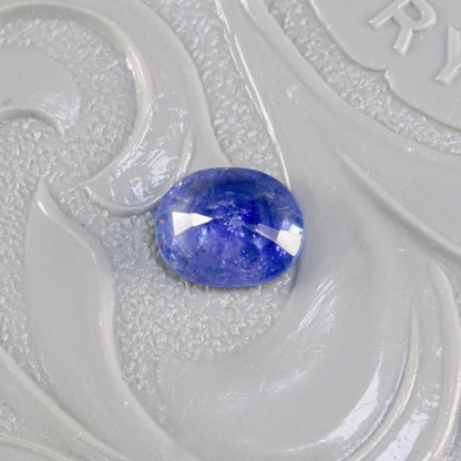 バイカラーサファイア 0.67ct オーバルカット 5.9mm×4.8mm×2.6mm【MJ3116】