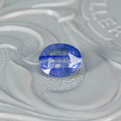 バイカラーサファイア 0.67ct オーバルカット 5.8mm×4.8mm×2.7mm【MJ3114】