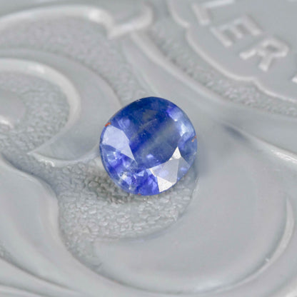 バイカラーサファイア 0.67ct オーバルカット 5.8mm×4.8mm×2.7mm【MJ3114】