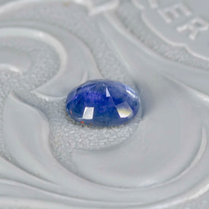 バイカラーサファイア 0.67ct オーバルカット 5.8mm×4.8mm×2.7mm【MJ3114】
