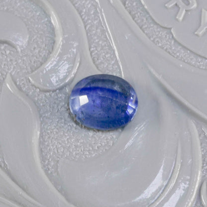 バイカラーサファイア 0.67ct オーバルカット 5.8mm×4.8mm×2.7mm【MJ3114】
