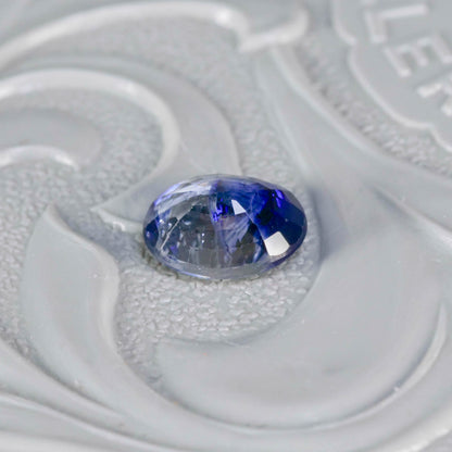 バイカラーサファイア 0.71ct オーバルカット 6.0mm×4.8mm×2.6mm【MJ3115】