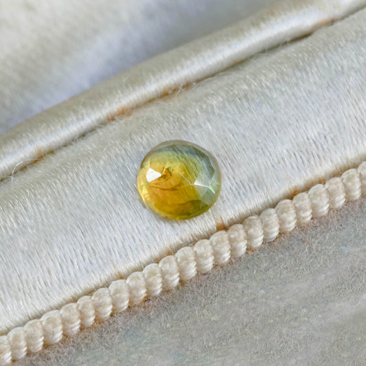 モンタナサファイア 0.41ct ローズカット 4.6mm×4.6mm×1.8mm【MJ3122】