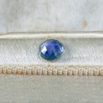 モンタナサファイア 0.57ct ローズカット 5.3mm×5.3mm×2.1mm【MJ3117】
