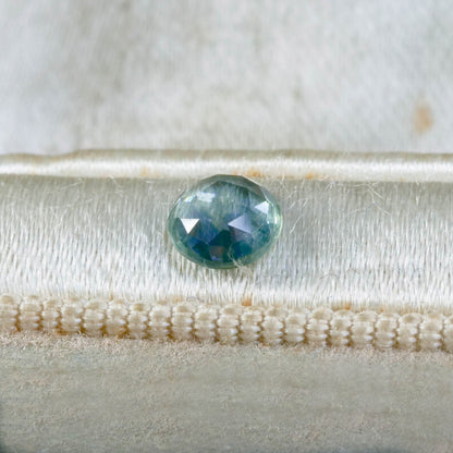モンタナサファイア 0.62ct ローズカット 5.3mm×5.3mm×2.2mm【MJ3118】