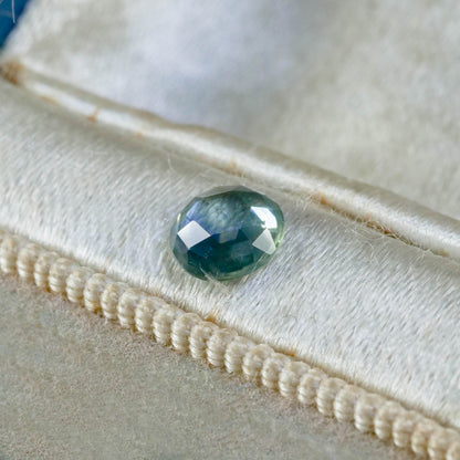 モンタナサファイア 0.62ct ローズカット 5.3mm×5.3mm×2.2mm【MJ3118】