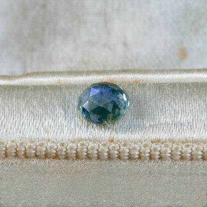 モンタナサファイア 0.58ct ローズカット 5.2mm×5.2mm×2.1mm【MJ3119】