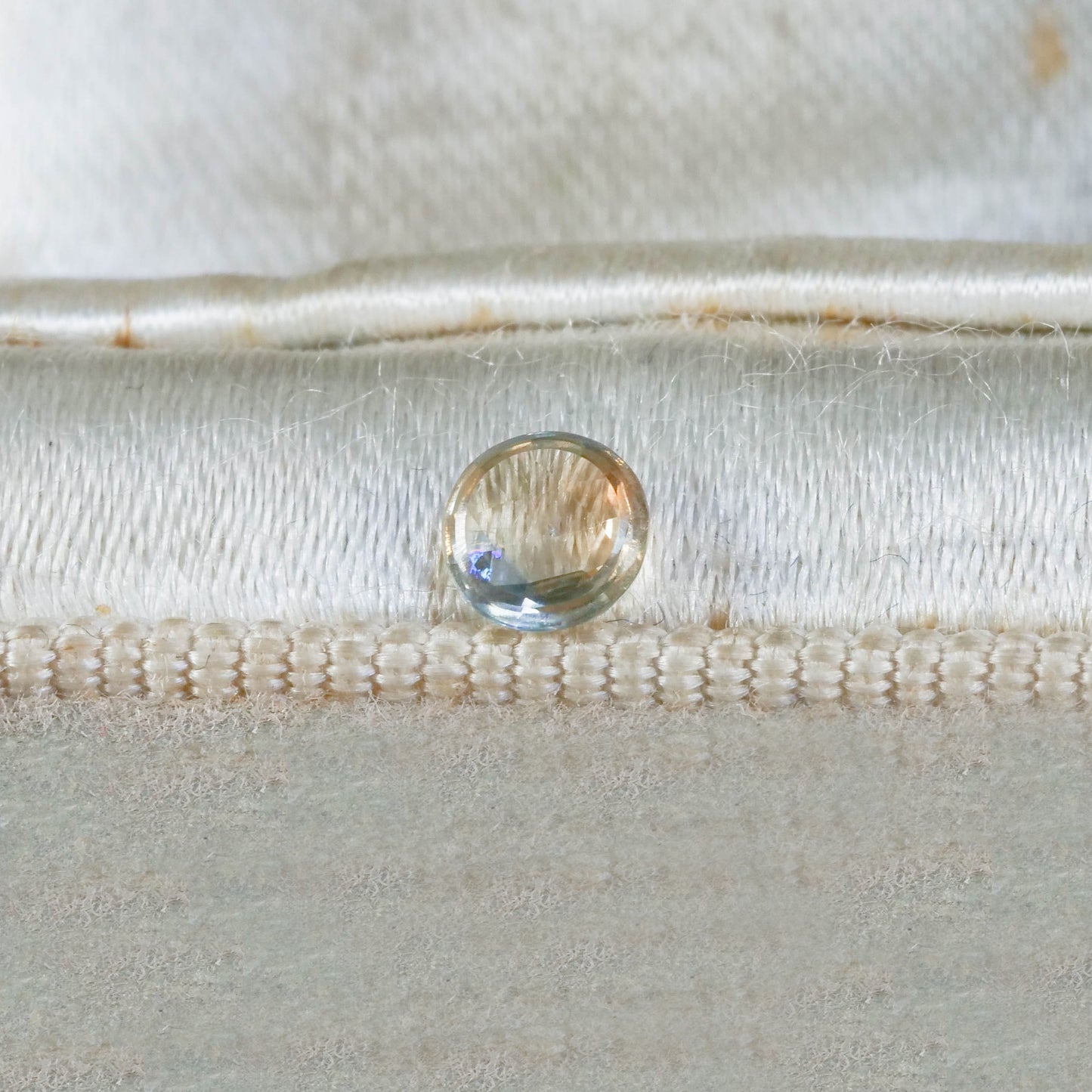 モンタナサファイア 0.42ct ローズカット 4.6mm×4.6mm×1.9mm【MJ3120】