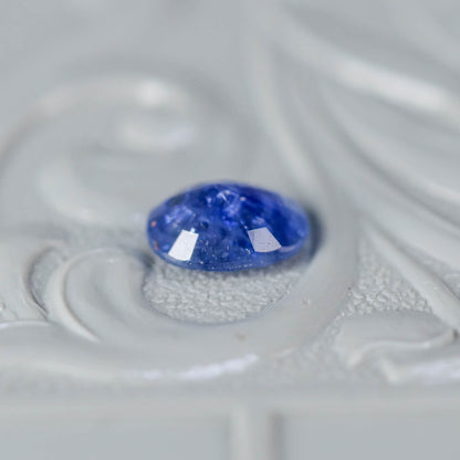 バイカラーサファイア 0.67ct オーバルカット 5.9mm×4.8mm×2.6mm【MJ3116】