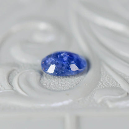 バイカラーサファイア 0.67ct オーバルカット 5.9mm×4.8mm×2.6mm【MJ3116】