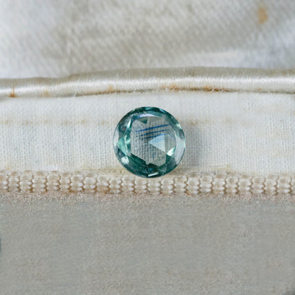 モンタナサファイア 0.58ct ローズカット 5.2mm×5.2mm×2.1mm【MJ3119】