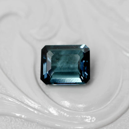 インディゴトルマリン 1.04ct エメラルドカット 6.7mm×5.5mm×3.0mm【MJ3129】