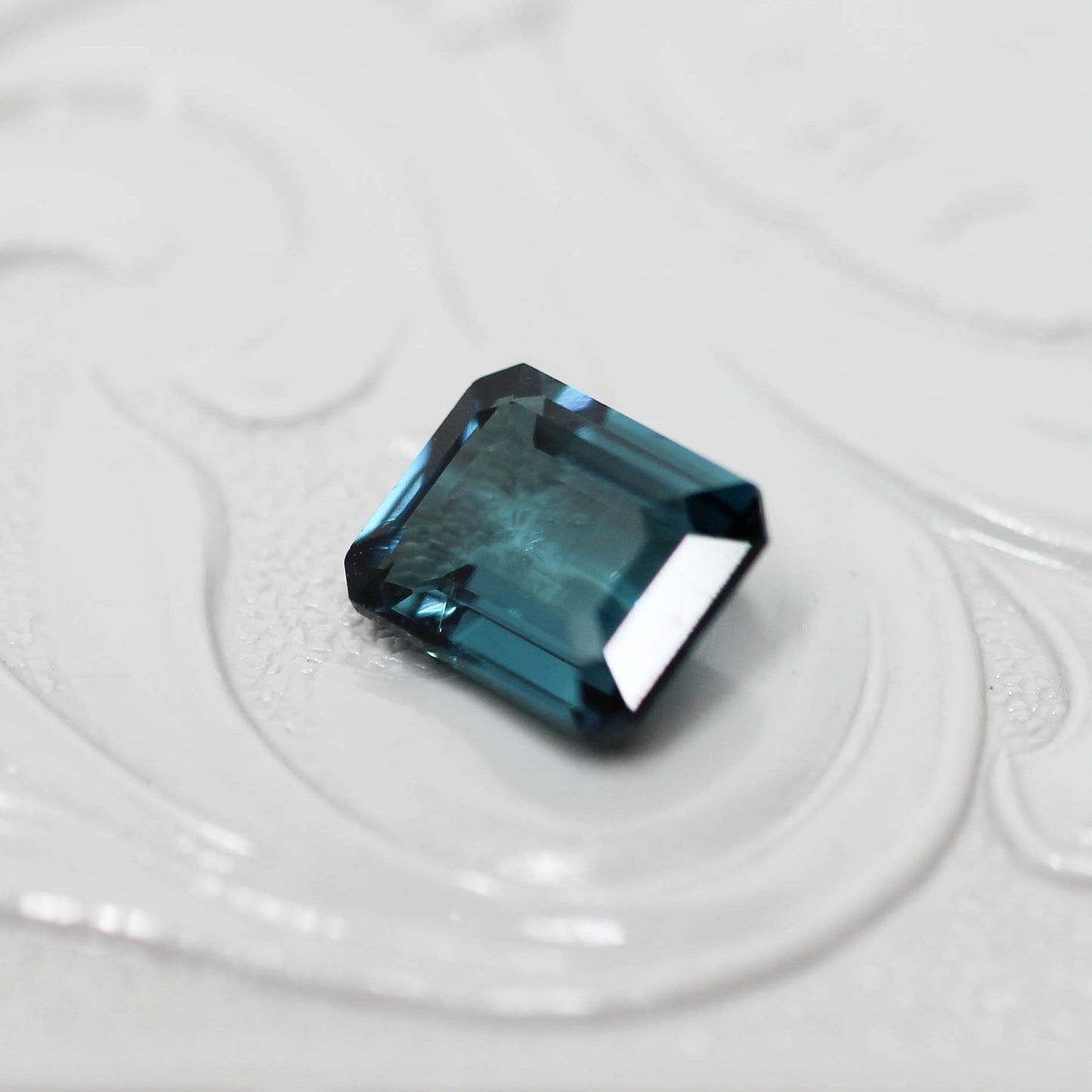 インディゴトルマリン 1.04ct エメラルドカット 6.7mm×5.5mm×3.0mm【MJ3129】