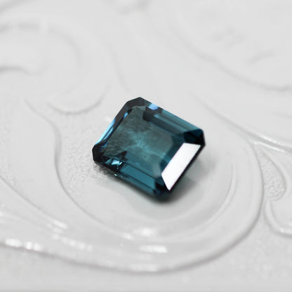 インディゴトルマリン 1.04ct エメラルドカット 6.7mm×5.5mm×3.0mm【MJ3129】