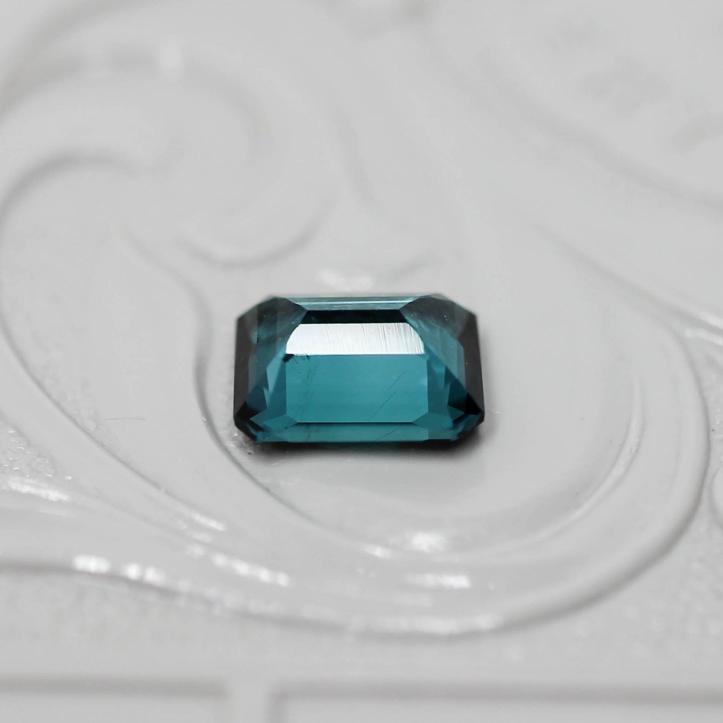 インディゴトルマリン 1.04ct エメラルドカット 6.7mm×5.5mm×3.0mm【MJ3129】