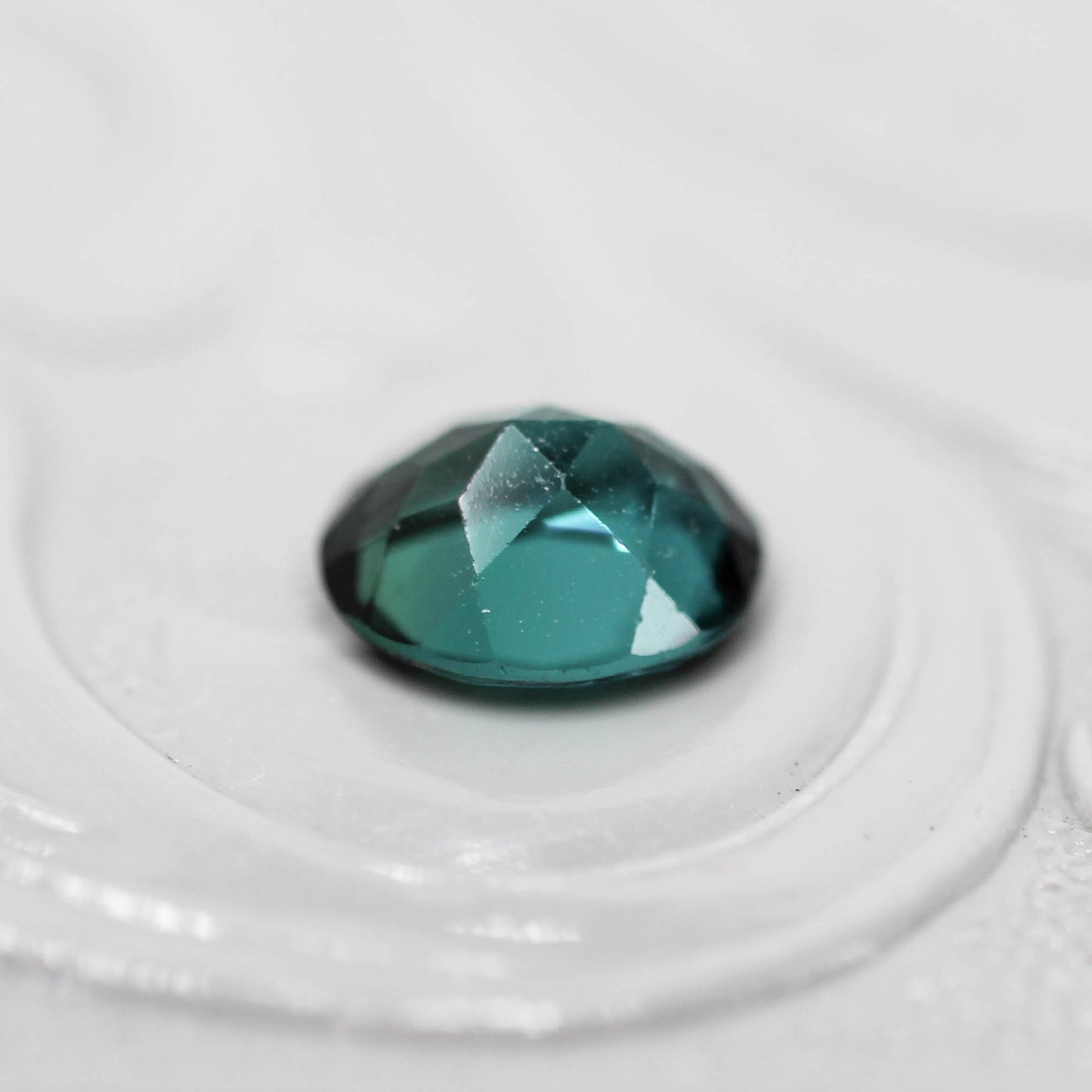 ラグーントルマリン 0.65ct オーバルカット 6.0mm×5.0mm×3.1mm【MJ3130】