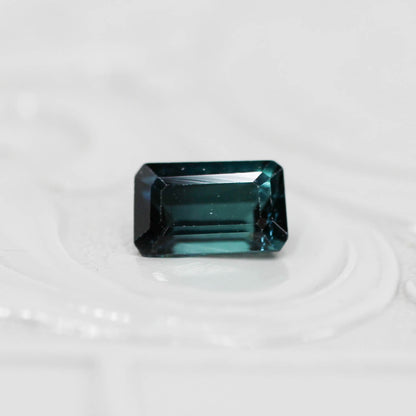 ラグーントルマリン 0.69ct エメラルドカット 6.3mm×3.9mm×3.2mm【MJ3131】